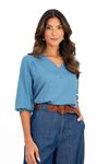 Blusa-em-tecido-plano-com-linho-decote-V-e-pespontos-marcantes.-Mangas-3-4-com-punho-e-botao-unindo-sofisticacao-e-funcionalidade-em-um-design-atemporal.