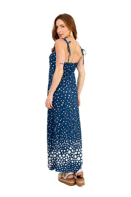 Vista traseira do vestido Confetes mostrando elástico posterior, alças amarradas e barra com pontos maiores – vestido midi azul-marinho estampado