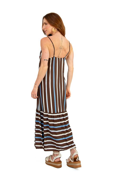 Detalhe-costas-do-vestido-listrado--alca-fina-com-regulador-e-pala-com-elastico-tecido-plano-viscose-slub-listrado-em-tons-de-marrom-e-azul---detalhe-alca-regulavel